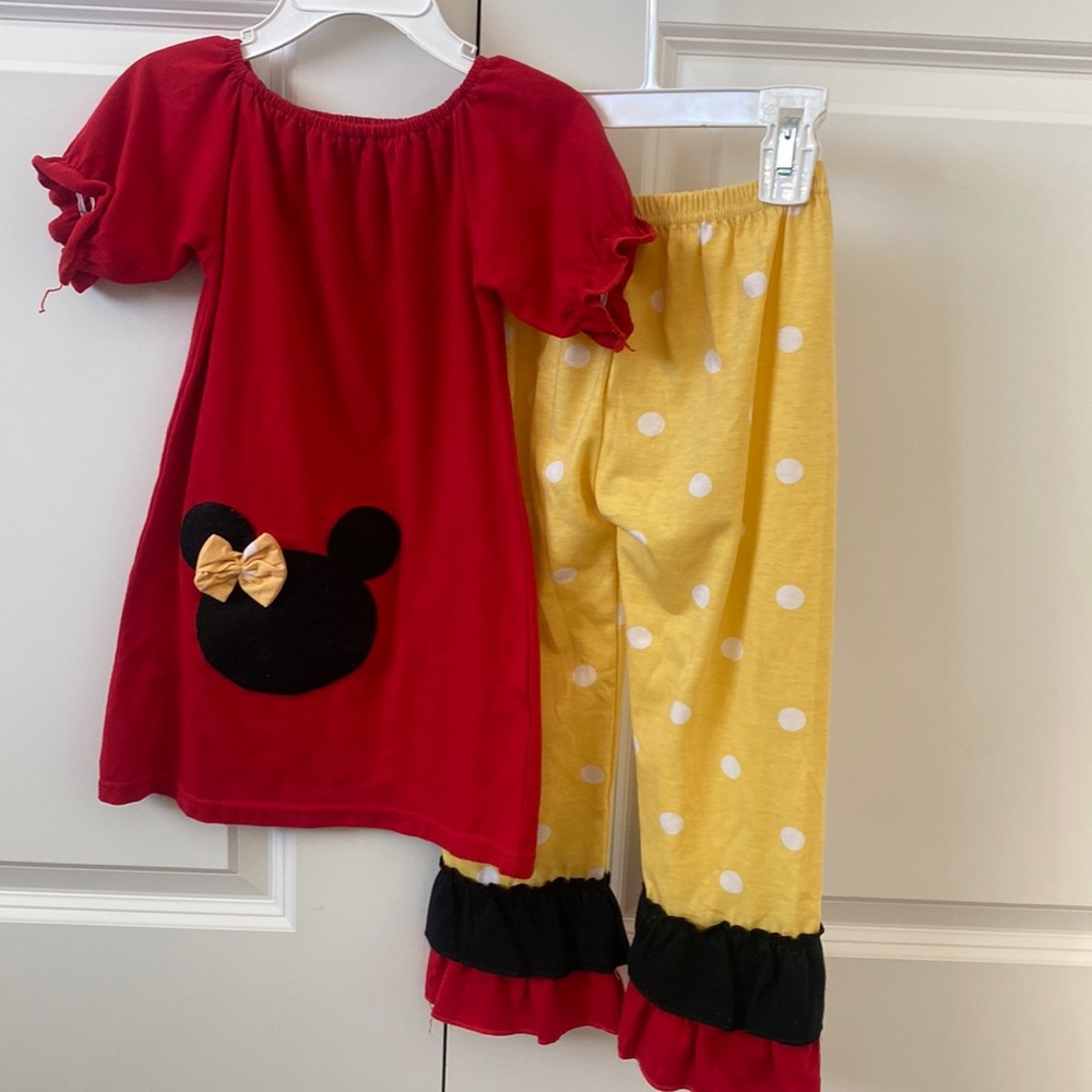 Minnie Mouse outfit size 4T boutique
